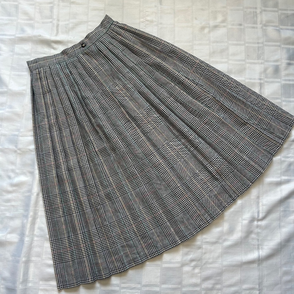 Simply Manakin Vintage Mid Length Houndstooth Print Pleated Skirt